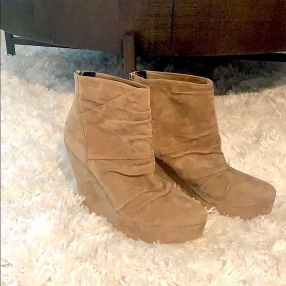 Boutique 9 Boots - Picture 2 of 6